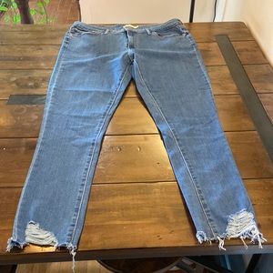 Levi’s - 711 skinny - woman’s size 33/30